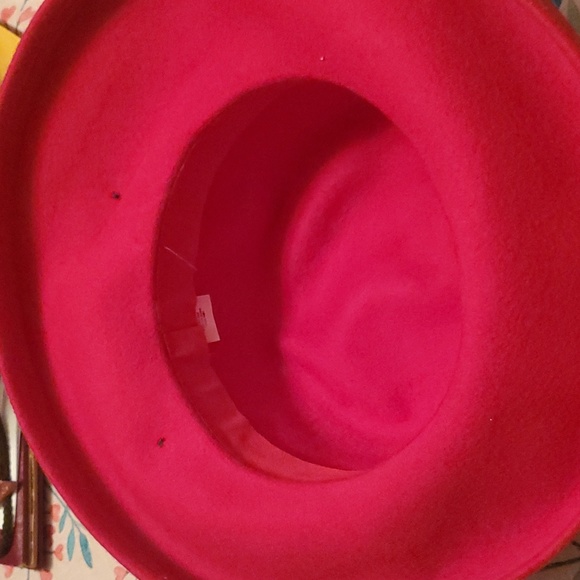 Red hat - Picture 4 of 4